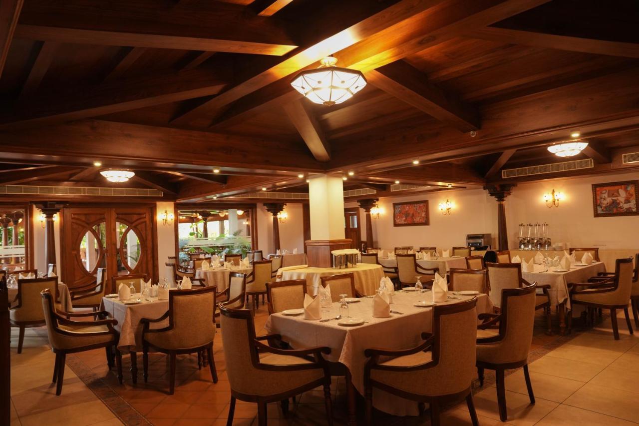 Gokulam Grand Resort & Spa, كوماراكوم المظهر الخارجي الصورة