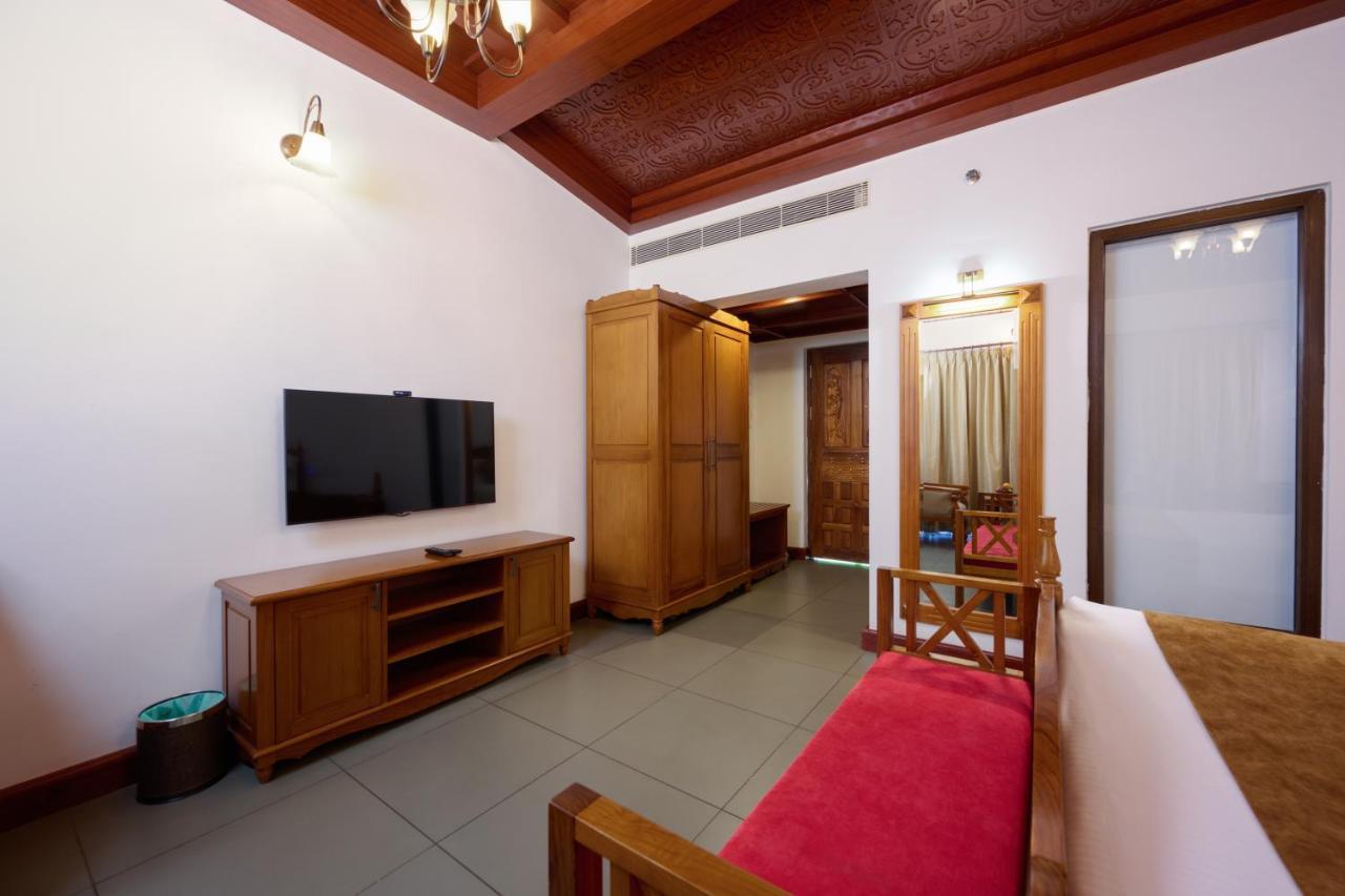 Gokulam Grand Resort & Spa, كوماراكوم المظهر الخارجي الصورة