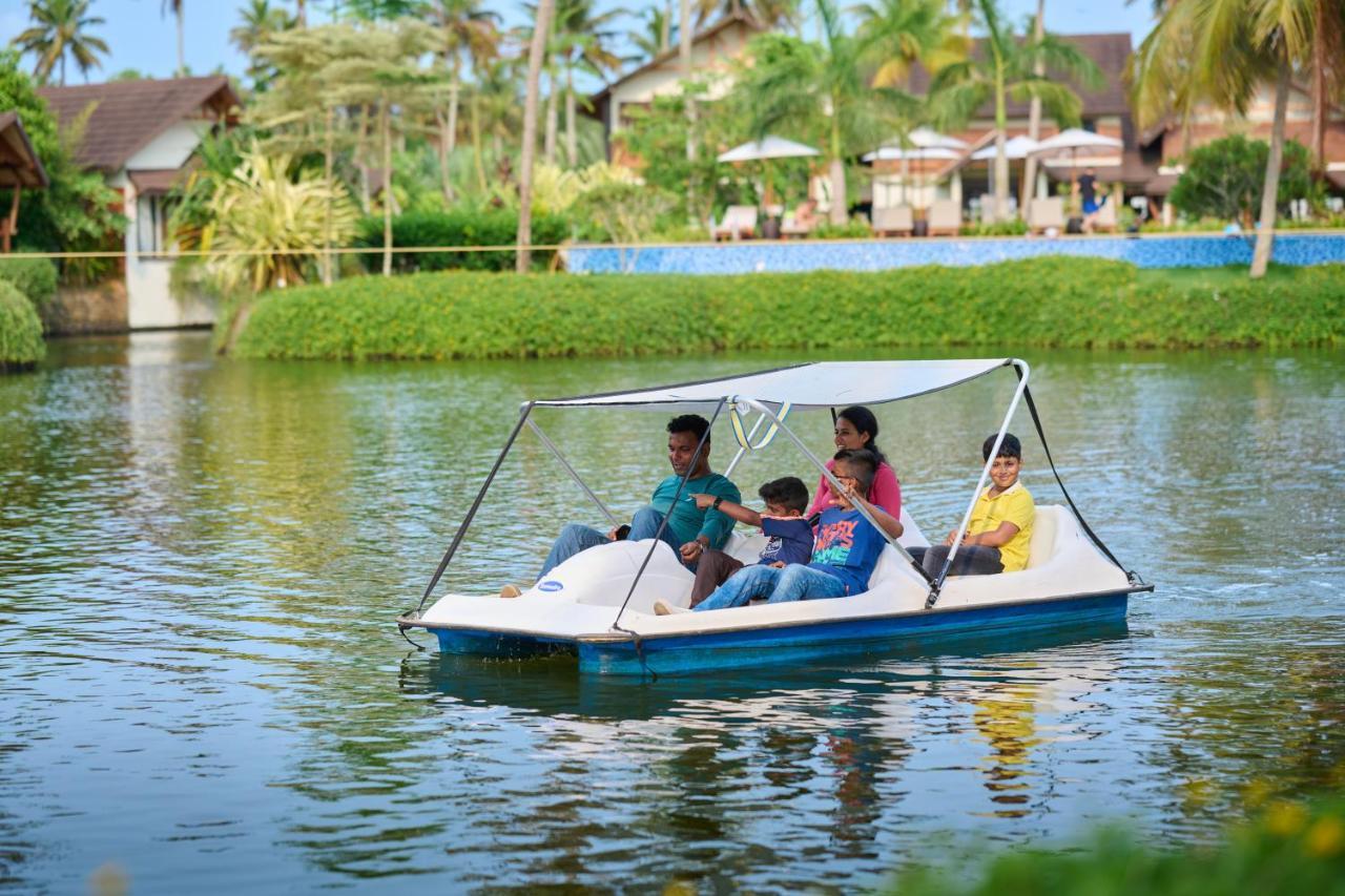 Gokulam Grand Resort & Spa, كوماراكوم المظهر الخارجي الصورة