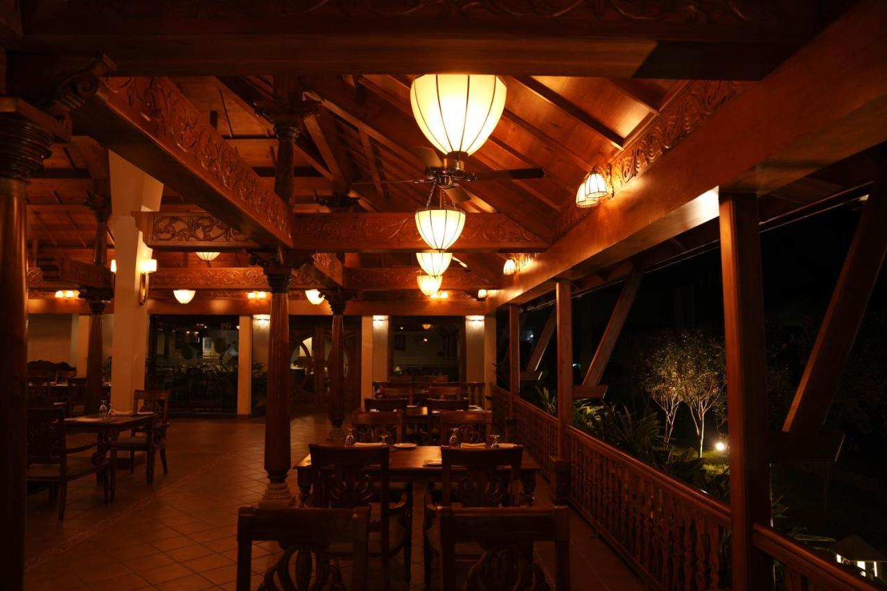 Gokulam Grand Resort & Spa, كوماراكوم المظهر الخارجي الصورة