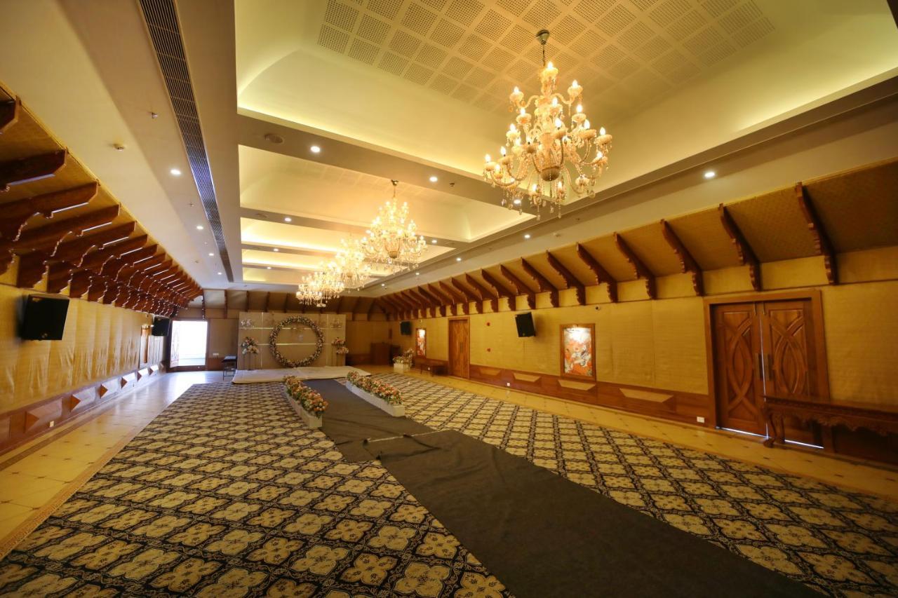 Gokulam Grand Resort & Spa, كوماراكوم المظهر الخارجي الصورة