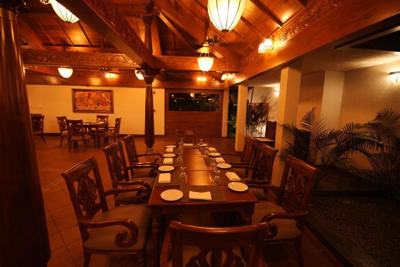 Gokulam Grand Resort & Spa, كوماراكوم المظهر الخارجي الصورة