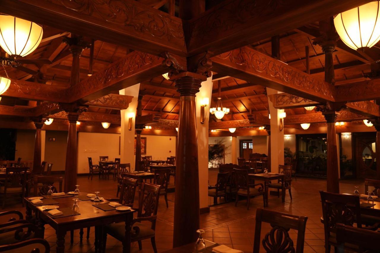 Gokulam Grand Resort & Spa, كوماراكوم المظهر الخارجي الصورة