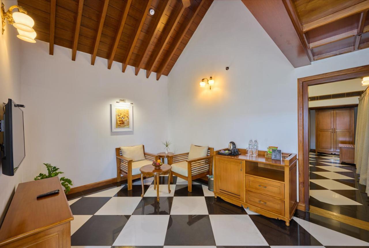 Gokulam Grand Resort & Spa, كوماراكوم المظهر الخارجي الصورة